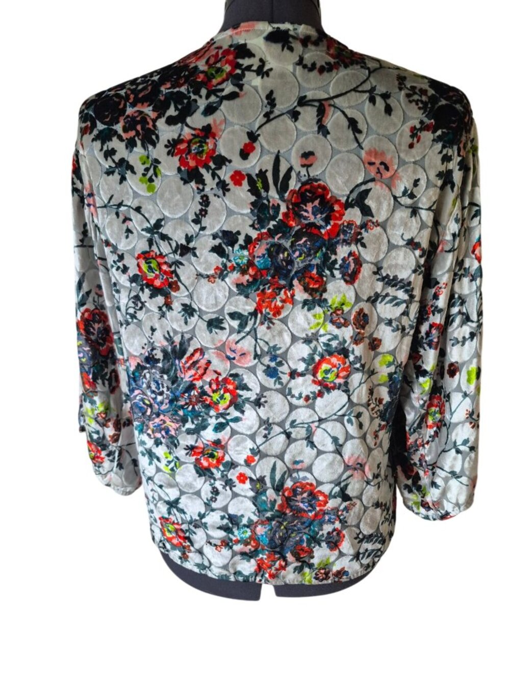 Maeve by Anthropologie Uni Velvet Silk Floral Wrap Top size Small - Picture 3 of 6